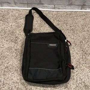 Men’s crossbody Swiss travel bag